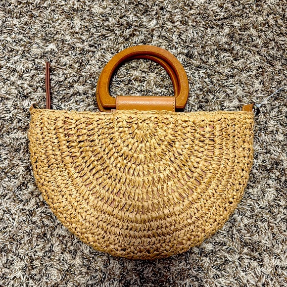 Sonoma Handbags - Sonoma Vacation! Raffia Hand Bag with Wooden Handle; GUC